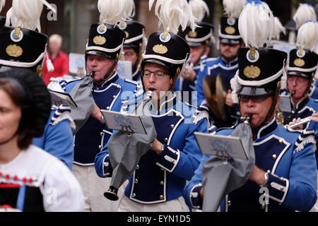 Zürich, Schweiz, 1. August 2015. Bläser-Sektion Zürich City Orchestra spielen am 1. August parade in Zürich, Schweiz. Die Schweizerische Eidgenossenschaft feiert 724. Jubiläum ihres Bestehens. Bildnachweis: Petr Kulhavy/Alamy Live-Nachrichten Stockfoto