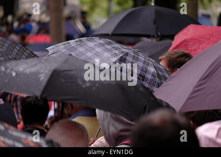 Zürich, Schweiz, 1. August 2015. Regenwetter am Schweizer Nationalfeiertag in Zürich, Schweiz. Die Schweizerische Eidgenossenschaft feiert 724. Jubiläum ihres Bestehens. Bildnachweis: Petr Kulhavy/Alamy Live-Nachrichten Stockfoto