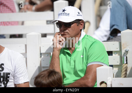 Hamburg, Deutschland. 1. August 2015. Toni Nadal, Onkel und Trainer der Spanier Rafael Nadal im Halbfinale gegen Andreas Seppi von Italien in das ATP-Tennisturnier in Hamburg, Deutschland, 1. August 2015. Foto: DANIEL REINHARDT/DPA/Alamy Live-Nachrichten Stockfoto