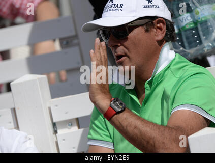 Hamburg, Deutschland. 1. August 2015. Toni Nadal, Onkel und Trainer der Spanier Rafael Nadal im Halbfinale gegen Andreas Seppi von Italien in das ATP-Tennisturnier in Hamburg, Deutschland, 1. August 2015. Foto: DANIEL REINHARDT/DPA/Alamy Live-Nachrichten Stockfoto