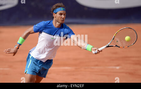 Hamburg, Deutschland. 1. August 2015. Spaniens Rafael Nadal in Aktion während das Halbfinale gegen Andreas Seppi von Italien in das ATP-Tennisturnier in Hamburg, Deutschland, 1. August 2015. Foto: DANIEL REINHARDT/DPA/Alamy Live-Nachrichten Stockfoto