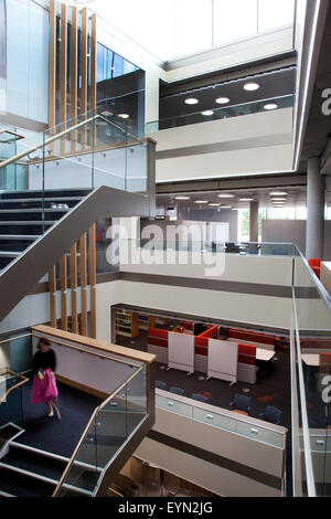 Atrium in der Laidlaw-Bibliothek an der Leeds University Stockfoto