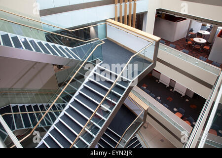 Atrium in der Laidlaw-Bibliothek an der Leeds University Stockfoto