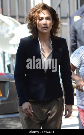 New York, NY, USA. 31. Juli 2015. Jennifer Lopez vor Ort für NBC die neue TV-Serie SHADES OF BLUE Dreharbeiten vor Ort, New York, NY 31. Juli 2015. Bildnachweis: Kristin Callahan/Everett Collection/Alamy Live-Nachrichten Stockfoto