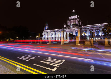 Der Belfast City Hall bei Nacht Stockfoto