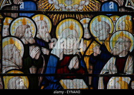 Details zu einem Glasfenster in der Kirche von St. Andrew's, Yetminster (in der Nähe von Sherborne) Dorset, England Stockfoto