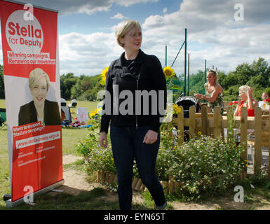 Crawley, West Sussex, UK. 1. August 2015. Stella Creasy MP für Walthamstow, besucht als Gastredner bei Crawley Labour-Partei als Kandidat der Labour-Partei stellvertretende Leitung Kampagne. Bildnachweis: Prixpics/Alamy Live-Nachrichten