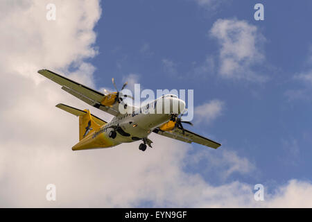 ATR 42/72 Endanflug auf Bristol International Airport landen Stockfoto