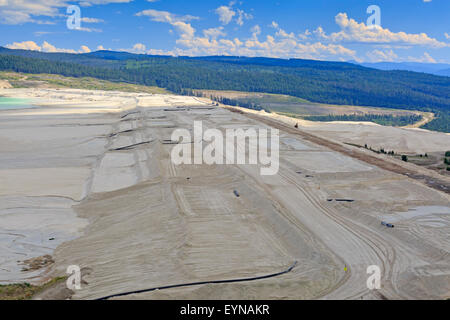 Bergematerial Aufstauung Damm im Bau, Highland Valley Kupfermine, Logan Lake, British Columbia Stockfoto
