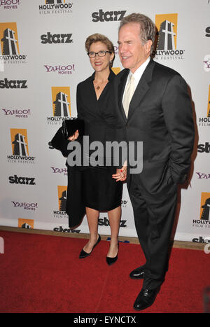 LOS ANGELES, CA - 25. Oktober 2010: Warren Beatty & Annette Bening auf der 14. Jahrestagung Hollywood Awards Gala im Beverly Hilton Hotel. Stockfoto