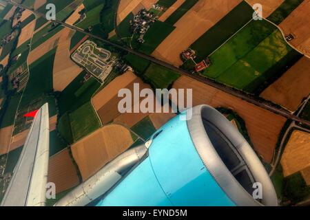 Airbus A320 Österreichische Flugzeug Triebwerk Landschaft aus der Luft Stockfoto