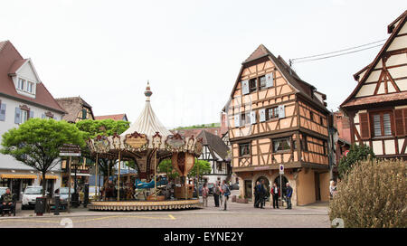 OBERNAI, Frankreich - 8. Mai 2015: Traditionelle Fachwerkhäuser in Obernai, Elsass, Frankreich Stockfoto