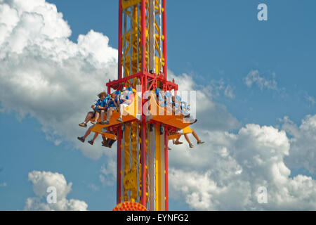 Auf der Delaware State Fair in Harrington, DE, machen Fairgows eine Gravitationsfahrt. Stockfoto