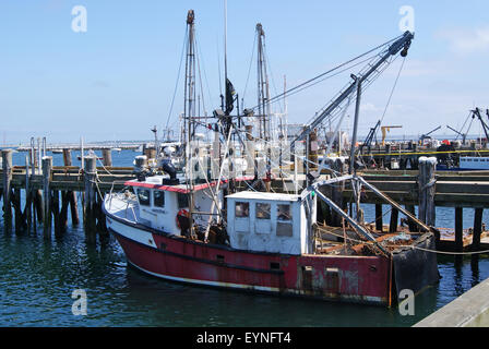 Ein alter Fischkutter in MacMillan Wharf in Provincetown, Cape Cod, Massachusetts Stockfoto