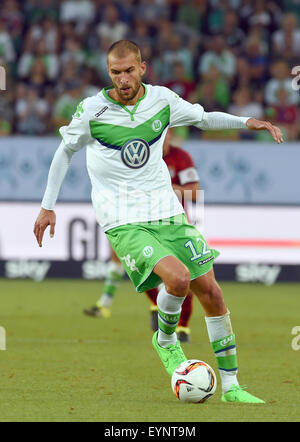 Wolfsburg, Deutschland. 1. August 2015. Wolfsburgs Bas Dost in Aktion während der Fußball-Deutscher Supercup-match zwischen VfL Wolfsburg und dem FC Bayern München in der Volkswagen Arena in Wolfsburg, Deutschland, 1. August 2015. Foto: CARMEN JASPERSEN/Dpa/Alamy Live News Stockfoto