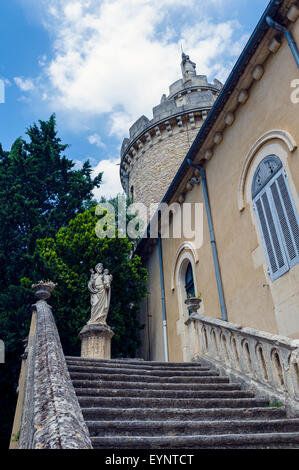 Europa. Frankreich. Bouches-du-Rhône. Alpilles. Tarascon. Abtei von Saint Michel de Frigolet, XII Jahrhundert. Stockfoto