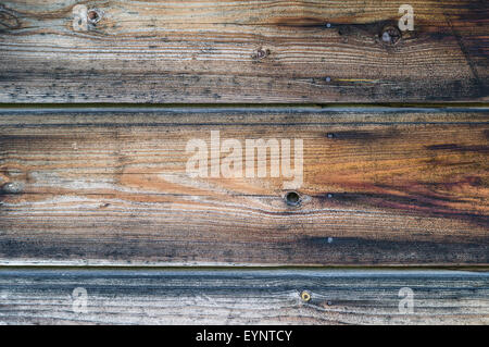 Alten Holzwand mit rostigen Nägeln, dunkle braune Textur Stockfoto