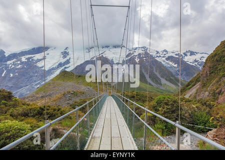 Hängebrücke über den Fluss Hooker, Mount Cook Nationalpark, Canterbury, Südinsel, Neuseeland Stockfoto