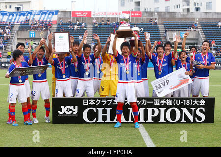 Kanagawa, Japan. 1. August 2014. Yokohama F Marinos F-Jugendmannschaft Gruppe Fußball: 39. Japan Club Youth Football Championship (U18) Award Ceremony am NHK Spring Mitsuzawa Fußballstadion in Kanagawa, Japan. Bildnachweis: Shingo Ito/AFLO SPORT/Alamy Live-Nachrichten Stockfoto