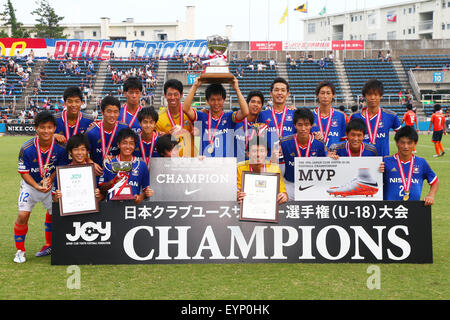 Kanagawa, Japan. 1. August 2014. Yokohama F Marinos F-Jugendmannschaft Gruppe Fußball: 39. Japan Club Youth Football Championship (U18) Award Ceremony am NHK Spring Mitsuzawa Fußballstadion in Kanagawa, Japan. Bildnachweis: Shingo Ito/AFLO SPORT/Alamy Live-Nachrichten Stockfoto