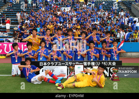 Kanagawa, Japan. 1. August 2014. Yokohama F Marinos F-Jugendmannschaft Gruppe Fußball: 39. Japan Club Youth Football Championship (U18) Award Ceremony am NHK Spring Mitsuzawa Fußballstadion in Kanagawa, Japan. Bildnachweis: Shingo Ito/AFLO SPORT/Alamy Live-Nachrichten Stockfoto