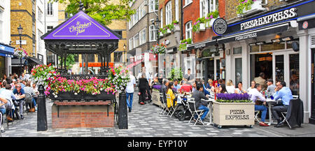 Pizza Express Pizza Restaurant mit Menschen Essen und trinken im Freien zu Speisen, in St Christophers Ort an der Oxford Street alfresco Restaurants London West End UK Stockfoto