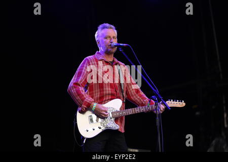 Penrith, Cumbria, UK. 2. August 2015. Billy Bragg tritt auf der Main Stage bei Kendal Aufruf 2015. Bildnachweis: SJN/Alamy Live-Nachrichten Stockfoto