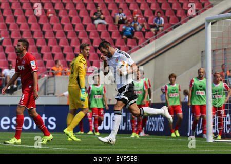 Köln, Deutschland. 2. August 2015. Pre-Season Turnier. Colonia-Cup. FC Köln gegen Valencia CF. A niedrige wichtige Feier von Negredo. Bildnachweis: Aktion Plus Sport/Alamy Live-Nachrichten Stockfoto