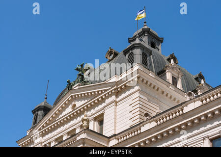 Seitenfassade Lemberg Staatliche Akademische Opern-und Ballett-Theater. Es wurde in der klassischen Tradition der Renaissance und des Barock Bogen gebaut. Stockfoto