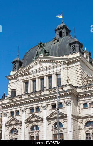 Seitenfassade Lemberg Staatliche Akademische Opern-und Ballett-Theater. Es wurde in der klassischen Tradition der Renaissance und des Barock Bogen gebaut. Stockfoto