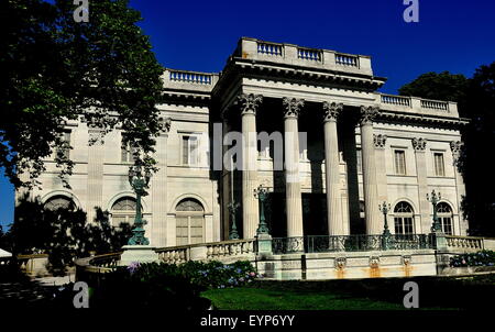 Newport, Rhode Island: 1892 Marmor-Haus, entworfen vom Architekten Richard Morris Hunt, als Sommerhaus für Alva und William Vanderbilt Stockfoto