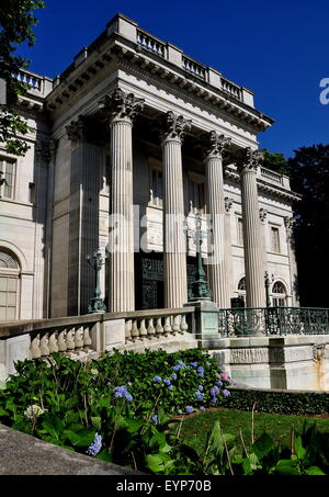 Newport, Rhode Island: 1892 Marmor-Haus, entworfen vom Architekten Richard Morris Hunt, als Sommerhaus für Alva und William Vanderbilt Stockfoto