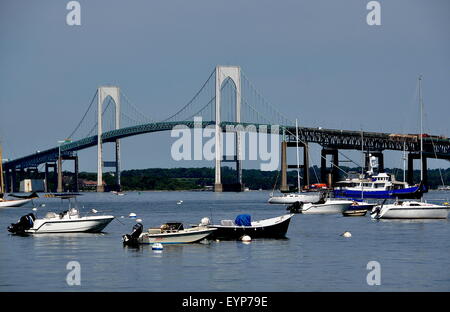 Newport, Rhode Island: 1966-69 Claiborne Pell Newport Toll Bridge überspannt East Narragansett Bay auf RI Route 138 Stockfoto