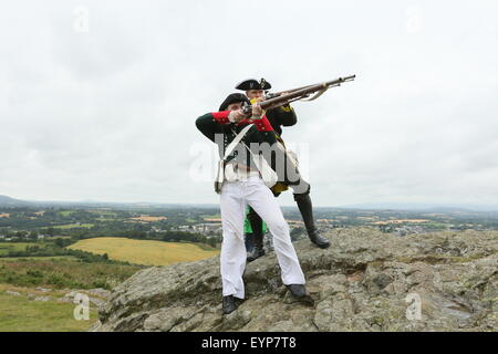 County Wexford, Irland. 2. August 2015. Re-enactment posieren vor die Nachstellung der Schlacht von Vinegar Hill in der Nähe von Enniscorthy Stadt im County Wexford, Irland Darstellung einer historischen Schlacht zwischen der United Irishmen und britischen Truppen im Jahr 1798. Bildnachweis: Brendan Donnelly/Alamy Live-Nachrichten Stockfoto