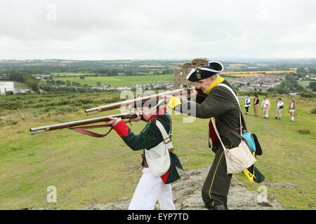 County Wexford, Irland. 2. August 2015. Re-enactment posieren vor die Nachstellung der Schlacht von Vinegar Hill in der Nähe von Enniscorthy Stadt im County Wexford, Irland Darstellung einer historischen Schlacht zwischen der United Irishmen und britischen Truppen im Jahr 1798. Bildnachweis: Brendan Donnelly/Alamy Live-Nachrichten Stockfoto