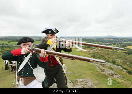 County Wexford, Irland. 2. August 2015. Re-enactment posieren vor die Nachstellung der Schlacht von Vinegar Hill in der Nähe von Enniscorthy Stadt im County Wexford, Irland Darstellung einer historischen Schlacht zwischen der United Irishmen und britischen Truppen im Jahr 1798. Bildnachweis: Brendan Donnelly/Alamy Live-Nachrichten Stockfoto