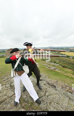 County Wexford, Irland. 2. August 2015. Re-enactment posieren vor die Nachstellung der Schlacht von Vinegar Hill in der Nähe von Enniscorthy Stadt im County Wexford, Irland Darstellung einer historischen Schlacht zwischen der United Irishmen und britischen Truppen im Jahr 1798. Bildnachweis: Brendan Donnelly/Alamy Live-Nachrichten Stockfoto