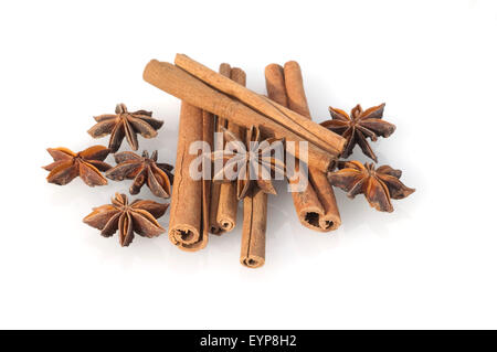 Weihnachtsgewuerze, Sternanis, Illicium Verum, Zimtstangen, Heilpflanzen, Stockfoto