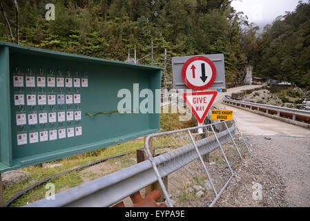 GREYMOUTH, Neuseeland, 20. Mai 2015: eine Gedenktafel für 29 verloren Bergleute steht bei der Annäherung der Hecht River Coal Mine Stockfoto