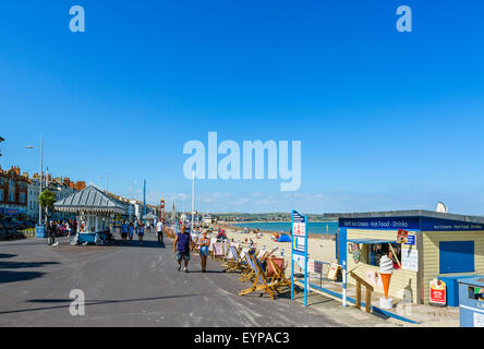 Die Promenade und Strand mit Blick auf die Jubilee Uhrturm, Weymouth, Jurassic Coast, Dorset, England, UK Stockfoto