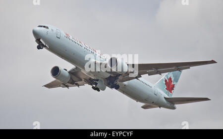 Air Canada Boeing 767 C-FCAE Weg vom Flughafen London-Heathrow LHR Stockfoto