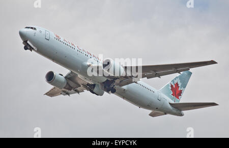 Air Canada Boeing 767 C-FCAE Weg vom Flughafen London-Heathrow LHR Stockfoto