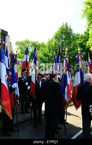 Veteranen Vorbereitung auf 14. Juli Parade zum Nationalfeiertag in Bourges, Frankreich zu feiern. Stockfoto