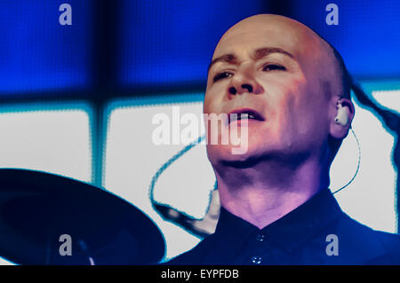 Belfast, Nordirland. 2. August 2015 - Phil Oakley mit the Human League zu singen, wie sie bei der Feile ein Phobail (Festival des Volkes spielen) Stockfoto