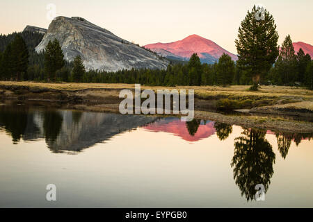 Sonnenuntergang in Tuolumne Meadows auf der östlichen Seite des Yosemite National Park Stockfoto