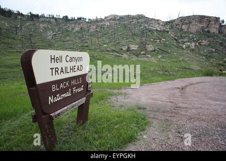 Ein Schild am Eingang der Hölle Canyon Trailhead in den Black Hills National Forest in South Dakota. Stockfoto