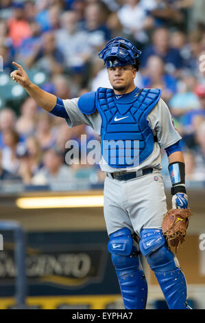 Milwaukee, WI, USA. 31. Juli 2015. Chicago Cubs Catcher Kyle Schwarber #12 während der Major League Baseball Spiel zwischen den Milwaukee Brewers und den Chicago Cubs im Miller Park in Milwaukee, Wisconsin. John Fisher/CSM/Alamy Live-Nachrichten Stockfoto