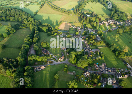 Luftaufnahme des Dorfes Tissington im Peak District in Derbyshire, England UK Stockfoto