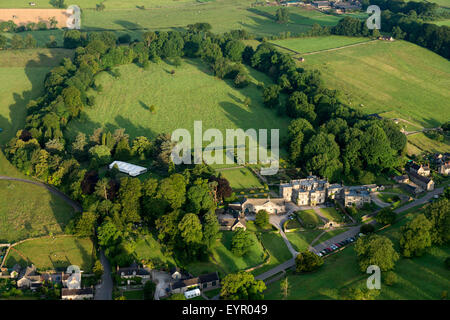 Luftaufnahme des Dorfes Tissington im Peak District in Derbyshire, England UK Stockfoto