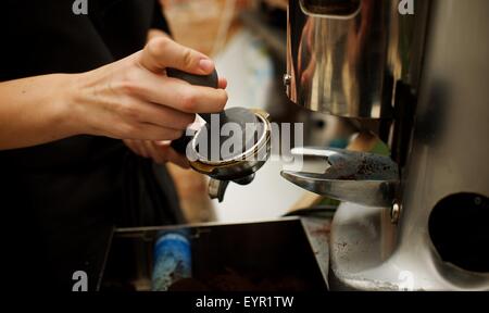 Unabhängige Cafe Latte Cappuccino Kaffee und Kuchen, Gebäck und Mittagessen servieren Stockfoto